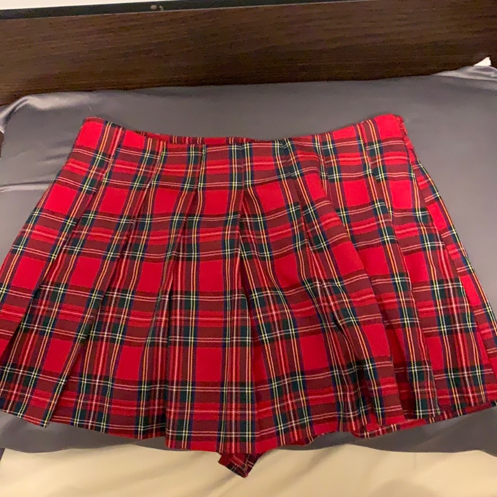 Forever 21 red and green mini skort